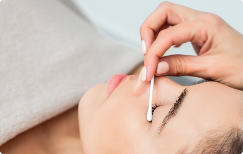 Als natürlicher Wachstumsbooster für Wimpern und Augenbrauen